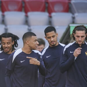 Des joueurs de la sélection argentine ont été vus en train de reprendre un chant raciste
 
Kylian Mbappé Entraînement de l'équipe de France de football avant leur match de demi-finale du Championnat d'Europe de football contre l'Espagne à l'Allianz Arena de Munich, Allemagne, le 8 juillet 2024. © Elyxandro Cegarra/Panoramic/Bestimage