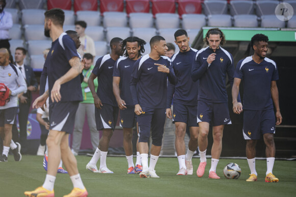 Des joueurs de la sélection argentine ont été vus en train de reprendre un chant raciste
 
Kylian Mbappé Entraînement de l'équipe de France de football avant leur match de demi-finale du Championnat d'Europe de football contre l'Espagne à l'Allianz Arena de Munich, Allemagne, le 8 juillet 2024. © Elyxandro Cegarra/Panoramic/Bestimage