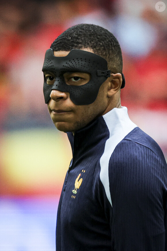 Kylian Mbappé Echauffement des joueurs de l'équipe de France avant le match des huitièmes de finale du Championnat d'Europe de l'UEFA opposant la France à la Belgique à la Dusseldorf Arena à Düsseldorf, Allemagne, le 1er juillet 2024. © Elyxandro Cegarra/Panoramic/Bestimage