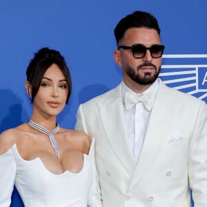 Les vacances d'été ont commencé.
Nabilla Benattia et son mari Thomas Vergara - Photocall du gala de l'AmFar à l'Hôtel du Cap-Eden-Roc, Antibes, lors du 76ème Festival International du Film de Cannes. © Moreau-Jacovides / Bestimage