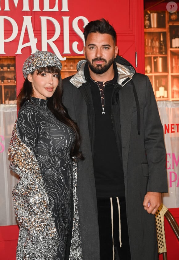 Nabilla (Benattia) et son mari Thomas Vergara - Avant-première du film Netflix "Emily in Paris" saison 3 au Théâtre des Champs Elysées à Paris le 6 décembre 2022. © Coadic Guirec/Bestimage