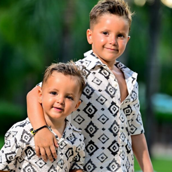 Les internautes sont unanimes : Milann ressemble à son papa tandis que Leyann est le portrait craché de Nabilla !
Nabilla et Thomas Vergara en vacances de luxe en Turquie avec leurs fils Milann et Leyann.