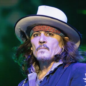 Johnny Depp se produit avec les Hollywood Vampires à l'O2 Arena de Londres lors de leur tournée au Royaume-Uni.