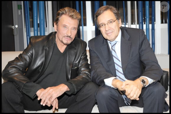 Johnny Hallyday et Nonce Paolini alors que le chanteur vient présenter son ultime tournée sur le plateau du JT de 20 heures de TF1