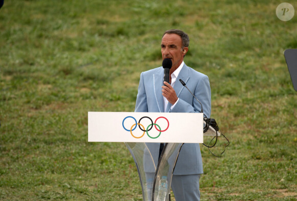 Nikos Aliagas écrit : "Je garde ton regard clairvoyant et ta fidèle amitié comme un souvenir précieux. Heureux de t'avoir eu comme patron"
Nikos Aliagas à la cérémonie d'allumage de la flamme Olympique pour les Jeux Olympiques de Paris 2024 sur le site antique d'Olympie, le 16 avril 2024