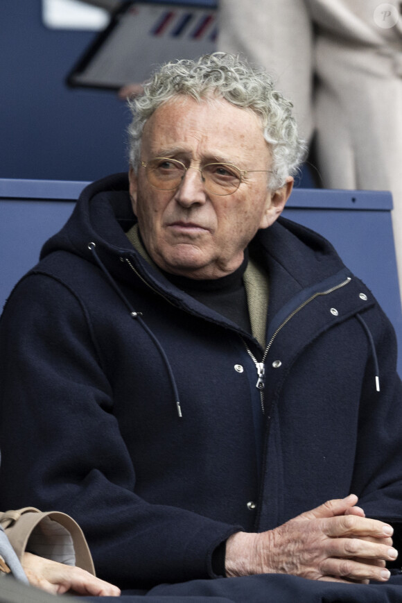 Nelson Monfort dans les tribunes du match de football en ligue 1 Uber Eats PSG / Reims au Parc des Princes à Paris le 10 mars 2024