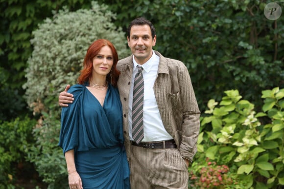 Mais les scénaristes l'ont rapidement rassuré : il reste bel et bien dans l'intrigue.
Audrey Fleurot et Mehdi Nebbou au photocall de la série "HPI" à l'ambassade de France à Rome, le 29 septembre 2022.