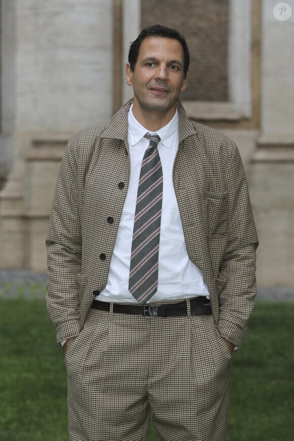 Mehdi Nebbou au photocall de la série "HPI" à Rome, le 29 septembre 2022.