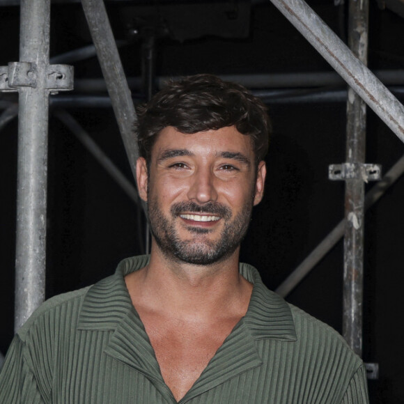 À la tête du restaurant "Gamins des sables", situé à Arcachon, le jeune papa a de quoi être fier. 
Exclusif - Jeremy Frerot - Backstage lors de l'enregistrement de l'émission "La fête de la Musique" à Reims le 21 juin et diffusée le 22 juin à 21h10 sur France 2 et sur France.tv. © Jack Tribeca / Jeremy Melloul / Bestimage 