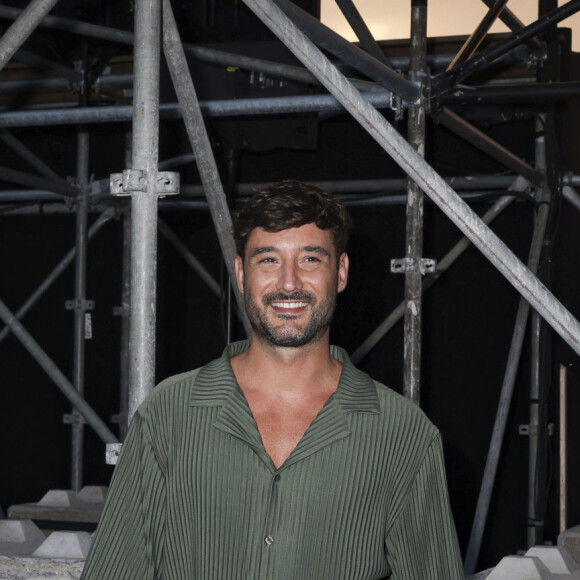 Concernant la carte proposée, si certains avis peuvent être mitigés, l'ensemble reste satisfaisant et donne envie de tenter l'expérience. 
Exclusif - Jeremy Frerot - Backstage lors de l'enregistrement de l'émission "La fête de la Musique" à Reims le 21 juin et diffusée le 22 juin à 21h10 sur France 2 et sur France.tv. © Jack Tribeca / Jeremy Melloul / Bestimage 