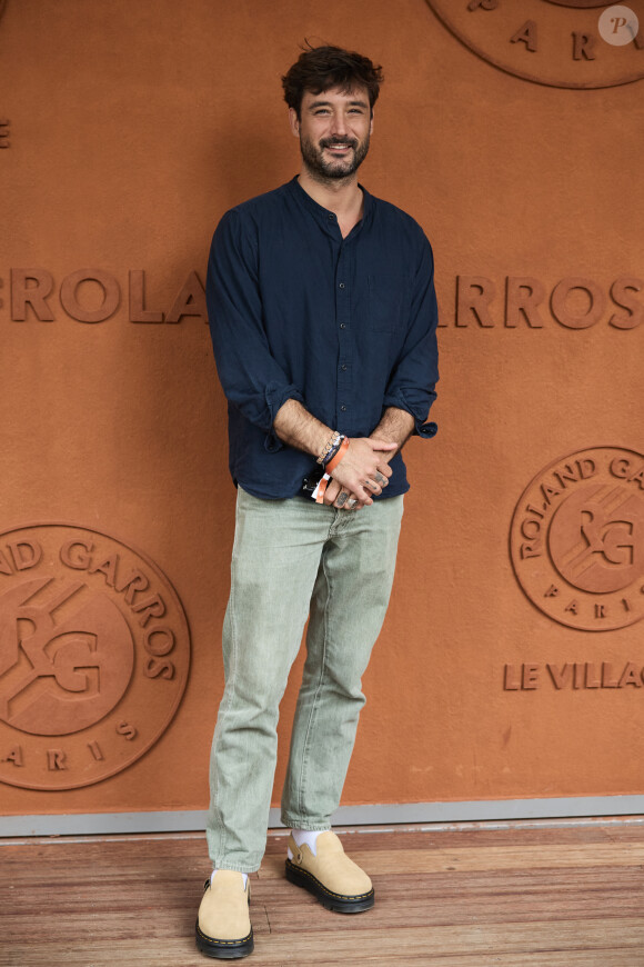 Jérémy Frérot - Les célébrités au village lors des Internationaux de France de tennis de Roland Garros 2024 à Paris. Le 5 juin 2024. © Jacovides-Moreau/Bestimage