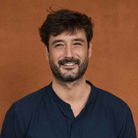 Jérémy Frérot s'est fait connaître dans l'émission de TF1 "The Voice". 
Jérémy Frérot - Les célébrités au village lors des Internationaux de France de tennis de Roland Garros à Paris. © Jacovides-Moreau/Bestimage