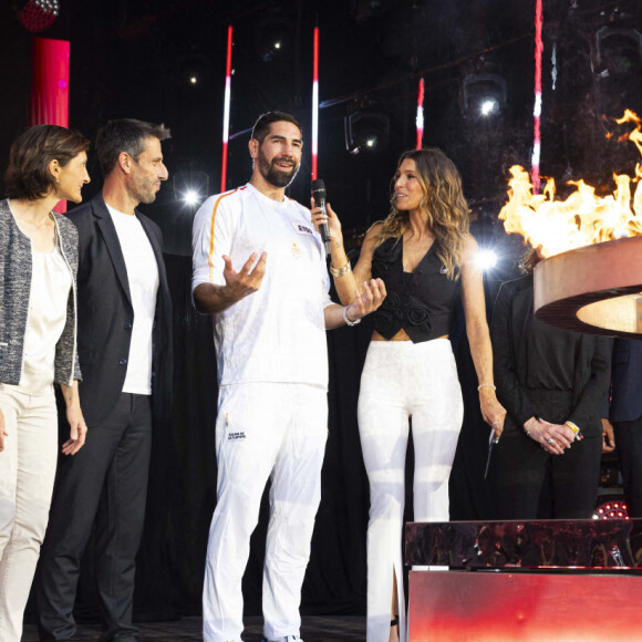 A moins de deux semaines des JO, un grand concert a été donné sur la Place de la République
Amélie Oudéa-Castéra, Tony Estanguet, Laury Thilleman, Pierre Rabadan et Nikola Karabatic lors du concert de la Place de la République en marge de l'émission "Paris Accueille La Flamme", à Paris