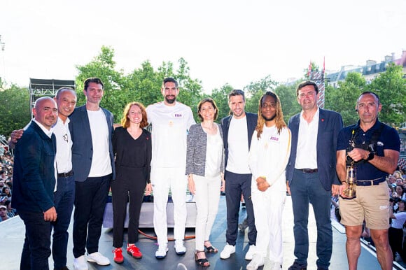 Pierre Rabadan, Nikola Karabatic, Amélie Oudéa-Castéra et Tony Estanguet lors du concert de la Place de la République en marge de l'émission "Paris Accueille La Flamme", à Paris le 15 juillet 2024