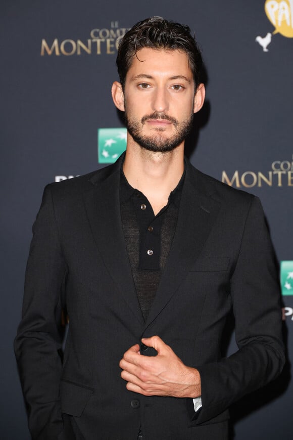 "Le film nous amène à revisiter et interroger – séquence par séquence – quelles seraient nos propres réactions face à quelqu'un qui nous a fait du mal. La question du pardon est ainsi posée"
Exclusif - Pierre Niney lors de l'avant-première du film "Le Comte de Monte-Cristo" au Grand Rex à Paris le 20 juin 2024. © Coadic Guirec / Olivier Borde / Bestimage 