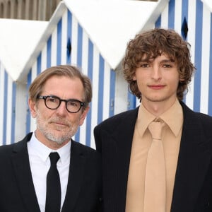 Anamaria Vartolomei, Matthieu Delaporte, Vassili Schneider et Alexandre De La Patellière au photocall du film "Le Comte de Monte-Cristo" lors du 38ème festival du film de Cabourg, France, le 15 juin 2024. Les Journées romantiques du 38ème Festival du film de Cabourg (Calvados) auront lieu du 12 au 16 juin. © Coadic Guirec/Bestimage 