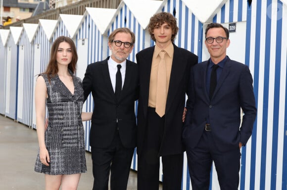 Anamaria Vartolomei, Matthieu Delaporte, Vassili Schneider et Alexandre De La Patellière au photocall du film "Le Comte de Monte-Cristo" lors du 38ème festival du film de Cabourg, France, le 15 juin 2024. Les Journées romantiques du 38ème Festival du film de Cabourg (Calvados) auront lieu du 12 au 16 juin. © Coadic Guirec/Bestimage 