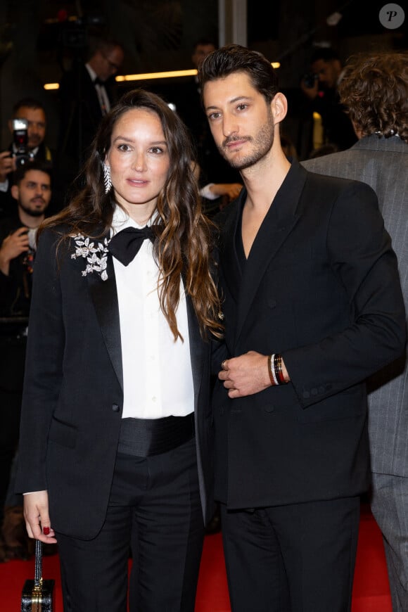 Anaïs Demoustier (enceinte), Pierre Niney - Descente des marches du film " Le comte de Monte-Cristo " lors du 77ème Festival International du Film de Cannes, au Palais des Festivals à Cannes. Le 22 mai 2024 © Jacovides-Moreau / Bestimage 