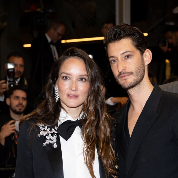 Anaïs Demoustier (enceinte), Pierre Niney - Descente des marches du film " Le comte de Monte-Cristo " lors du 77ème Festival International du Film de Cannes, au Palais des Festivals à Cannes. Le 22 mai 2024 © Jacovides-Moreau / Bestimage 