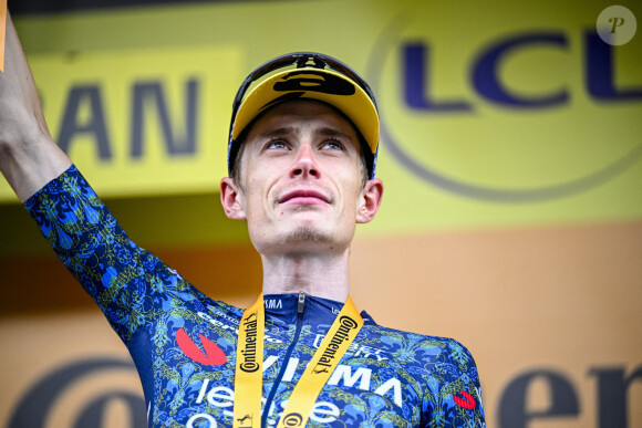 Jonas Vingegaard a remporté les deux dernières éditions du Tour de France.
Le Danois Jonas Vingegaard de l'équipe Visma-Lease a Bike célèbre le podium après avoir remporté la 11e étape du Tour de France 2024. Photo par ABACAPRESS.COM