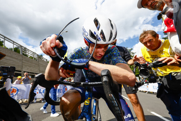 Le Danois Jonas Vingegaard de l'équipe Visma-Lease a Bike célèbre sa victoire lors de la 11e étape du Tour de France 2024, entre Evaux-les-Bains et Le Lioran, en France (211 km), le mercredi 10 juillet 2024. La 111e édition du Tour de France débutera le samedi 29 juin et se terminera à Nice, le 19 juillet. ABACAPRESS.COM