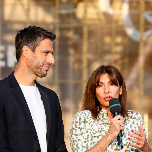 Tony Estanguet, Anne Hidalgo, Stéphane Bern - "Concert de Paris" sur le parvis de l'hôtel de ville de Paris retransmis en direct sur France 2 et sur France Inter, Paris le 14 juillet 2024. © Christophe Clovis - Pierre Perusseau / Bestimage