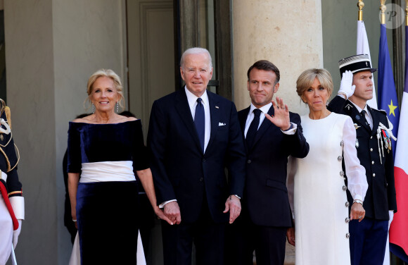 Jill Biden et son mari Joe, Emmanuel Macron et sa femme Brigitte - Dîner d'état en l'honneur du président des Etats-Unis et sa femme au palais de l'Elysée à Paris, à l'occasion de leur visite officielle en France. Le 8 juin 2024 © Jacovides-Moreau / Bestimage 