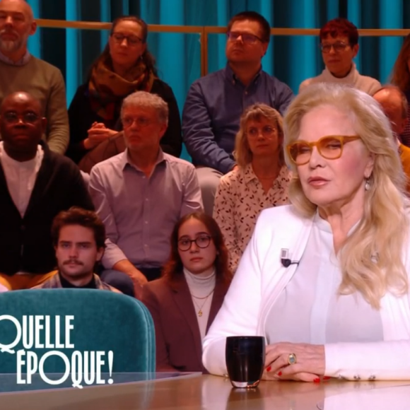 C'est d'abord au Parisien qu'elle avait confié son chagrin en juin dernier. 
Sylvie Vartan sur le plateau de "Quelle époque !" sur France 2 le 2 mars 2024.