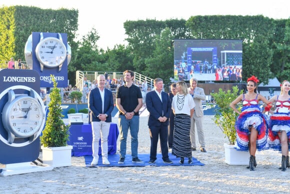 Jean-Baptiste Marteau adore l'équitation
Matthias Breschan, Président Longines, Jean-Baptiste Marteau, Jan Tops et Virginie Coupérie-Eiffel lors de la remise du Prix Longines Global Champions Tour Grand Prix de Paris de la 9ème édition du "Longines Paris Eiffel Jumping" au Champ de Mars à Paris, France, le 24 juin 2023. © Perusseau-Veeren/Bestimage 