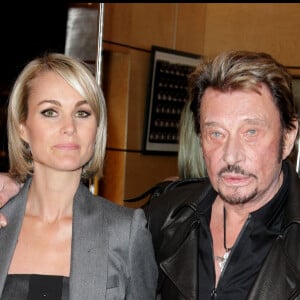 Mais lors des essais d'enregistrements, l'époux de Laeticia Hallyday - ou plutôt sa voix - avait causé quelques soucis à l'équipe comme elle l'a révélé à nos confrères de Lou Media.
Johnny Hallyday et Laeticia © Guillaume Gaffiot/Bestimage