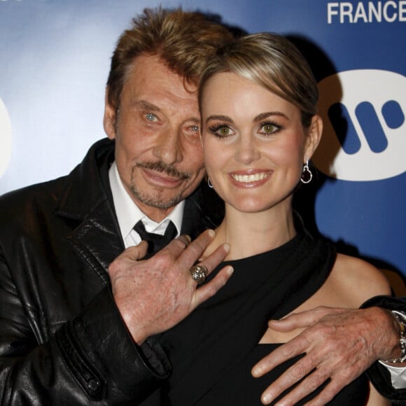 En France, à Paris, Johnny Hallyday et sa femme Laeticia lors de la soirée de Noël de Warner Music