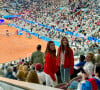 "Belle victoire pour leurs débuts à Paris aujourd'hui !!! Un résultat fantastique qui nous permet de passer au tour suivant et de rêver" lit-on sur l'Instagram de la famille royale
La princesse Leonor et la princesse Sofia d'Espagne assistent à Roland-garros aux matchs de double lors des Jeux Olympiques 2024 (JO 2024) à Paris le 27 juillet 2024. © Casa del Rey / Europa Press / Bestimage 