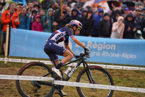 La française Pauline Ferrand-Prévot décroche le titre de championne du monde en short track aux Gets, Haute-Savoie, France, le 26 août 2022. © Fabio Averna/LPS/Zuma Press/Bestimage 