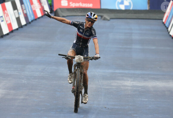 Ce dernier est un coureur cycliste originaire des Pays-Bas, qui a notamment remporté Paris-Roubaix en 2022
Pauline Ferrand Prevot - Course de Cross-country féminin aux Championnats d'Europe de VTT cross-country 2022 à Munich, Allemagne le 20 Août 2022. © Laurent Lairys / Panoramic / Bestimage 