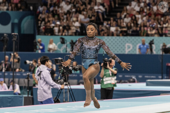 Tom Cruise assiste aux épreuves de gymnastique avec Simone Biles des USA lors des Jeux Olympiques 2024 (JO 2024) à Paris le 28 juillet 2024