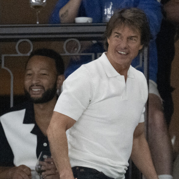 Tom Cruise assiste aux épreuves de gymnastique avec Simone Biles des USA lors des Jeux Olympiques 2024 (JO 2024) à Paris le 28 juillet 2024