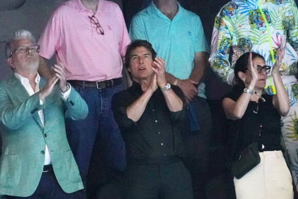 Tom Cruise assiste aux épreuves de natation lors des Jeux Olympiques de Paris 2024 (JO) à Paris La Defense Arena, à Paris, France, le 27 juillet 2024. © Imago/Panoramic/Bestimage