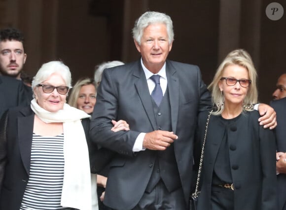 Line Renaud, Pierre Dhostel (fils de Pierre Bellemare) et sa femme Carole Bellemare - Sortie des obsèques de Pierre Bellemare à l'église Saint-Roch de Paris, France, le 31 mai 2018.