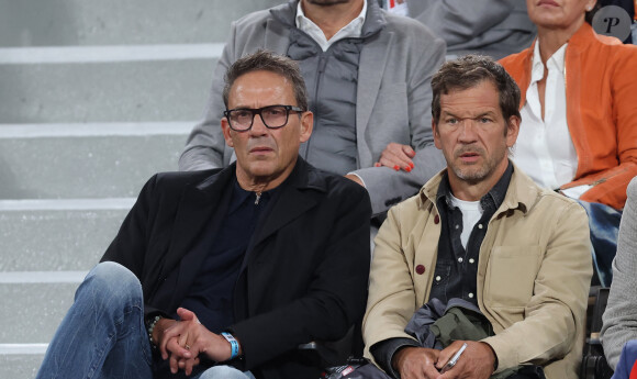 Julien Courbet la connaissait bien et avec cette victoire, il lui a rendu hommage.
Julien Courbet - Célébrités dans les tribunes des Internationaux de France de tennis de Roland Garros 2024 à Paris le 27 mai 2024. © Moreau-Jacovides/Bestimage