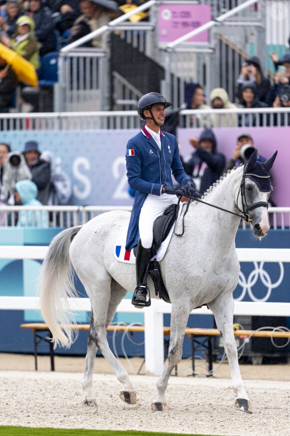 L'équitation à Versailles est notamment très suivie, d'autant plus avec la victoire du français Stéphane Landois qui a touché en plein coeur Julien Courbet pour une raison toute particulière.
Stephane Landois - Equitation - Epreuve de Dressage à Versailles- JO 2024 - Jeux Olympiques 2024 - 26 juillet 2024 © Pierre Perusseau / Dominique Jacovides / Bestimage