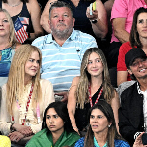 Nicole Kidman, son mari Keith Urban et leur fille lors de la finale de l'épreuve par équipe de gymnastique à l'Arena Bercy à Paris le 30 juillet 2024. Photo by David Niviere/ABACAPRESS.COM. Photo by David Niviere/ABACAPRESS.COM