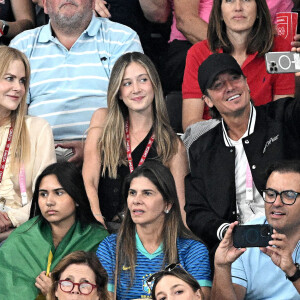 Nicole Kidman était également là avec son mari Keith Urban et leur fille Sunday Rose
Nicole Kidman, son mari Keith Urban et leur fille lors de la finale de l'épreuve par équipe de gymnastique à l'Arena Bercy à Paris le 30 juillet 2024. Photo by David Niviere/ABACAPRESS.COM