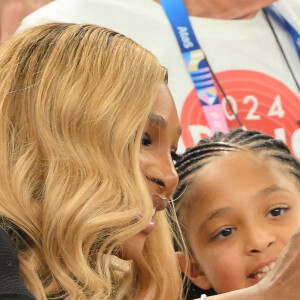 Serena Williams et sa fille Olympia lors de la finale de l'épreuve par équipe de gymnastique à l'Arena Bercy à Paris le 30 juillet 2024. Photo by Laurent Zabulon/ABACAPRESS.COM