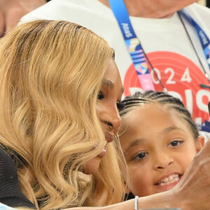 Serena Williams était également là avec sa fille Olympia
Serena Williams et sa fille Olympia lors de la finale de l'épreuve par équipe de gymnastique à l'Arena Bercy à Paris le 30 juillet 2024. Photo by Laurent Zabulon/ABACAPRESS.COM