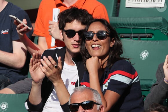 Leïla Kaddour-Boudadi et son compagnon Pierre Guenard dans les tribunes des internationaux de Roland Garros - jour 4 - à Paris, France, le 30 mai 2018. © Cyril Moreau - Dominique Jacovides/Bestimage