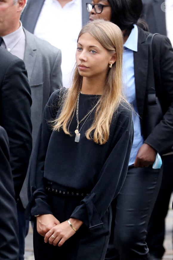 Rappelons que père et fille étaient très proches
Stella Belmondo - Sorties - Obsèques de Jean-Paul Belmondo en l'église Saint-Germain-des-Prés, à Paris le 10 septembre 2021. © Dominique Jacovides / Bestimage