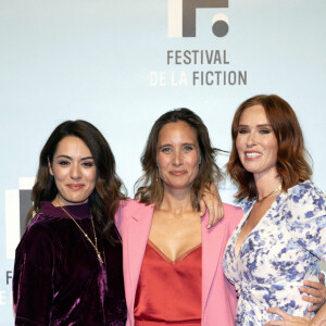 Dans quelques mois, elle débutera d'ailleur le tournage d'une nouvelle mini-série pour TF1.
Sofia Essaïdi, Audrey Fleurot et Julie de Bona assistent au photocall du film "Les combattantes" lors du Festival de la fiction de La Rochelle le 15 septembre 2022 à La Rochelle. David Nivière/ABACAPRESS.COM