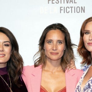 Sofia Essaïdi, Audrey Fleurot et Julie de Bona assistent au photocall du film "Les combattantes" lors du Festival de la fiction de La Rochelle le 15 septembre 2022 à La Rochelle. David Nivière/ABACAPRESS.COM