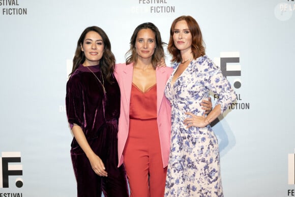 Sofia Essaïdi, Audrey Fleurot et Julie de Bona assistent au photocall du film "Les combattantes" lors du Festival de la fiction de La Rochelle le 15 septembre 2022 à La Rochelle. David Nivière/ABACAPRESS.COM