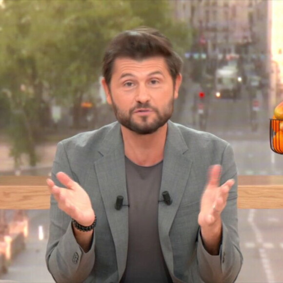 Le nom de Christophe Beaugrand a été avancé dans la presse pour remplacer Thomas Sotto dans "Télématin"
Christophe Beaugrand sur le plateau de "Bonjour !"